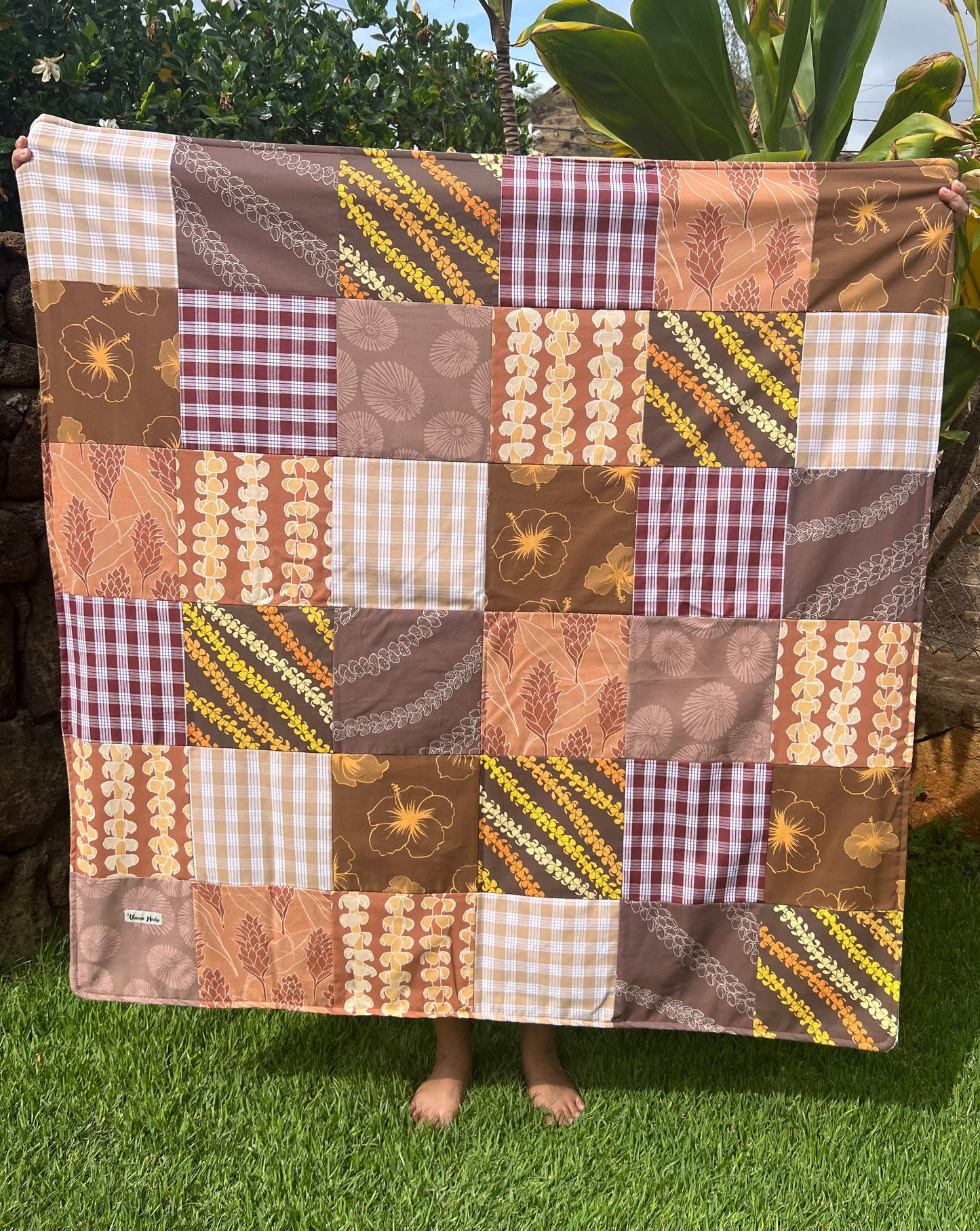 Mākuʻe Poho Poho Keiki Minky Blanket