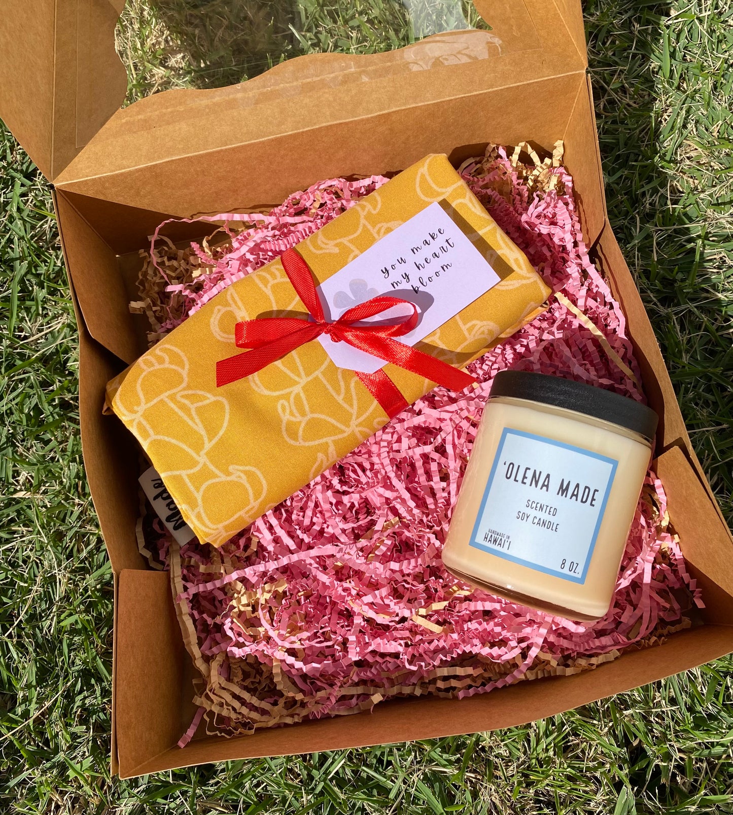You Make My Heart Bloom Candle Valentine's Gift Box - Mustard Keni Strawberry Creamsicle